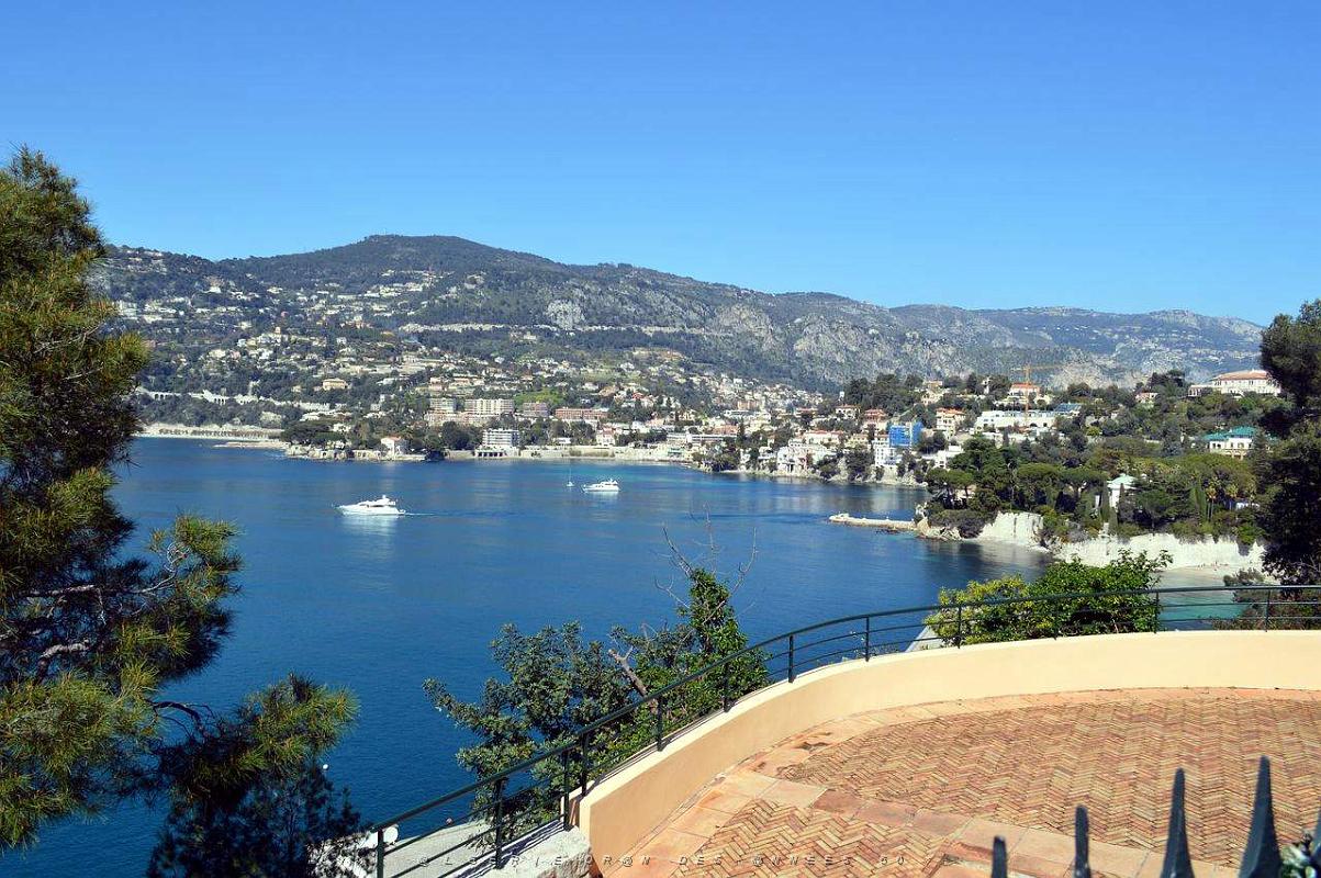 020- Villefranche-sur-mer vu de St-Jean-Cap-Ferrat.JPG
